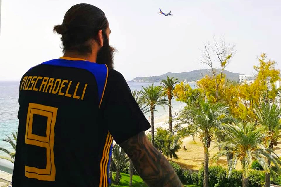 la prima foto di Moscardelli con la maglia del Pisa